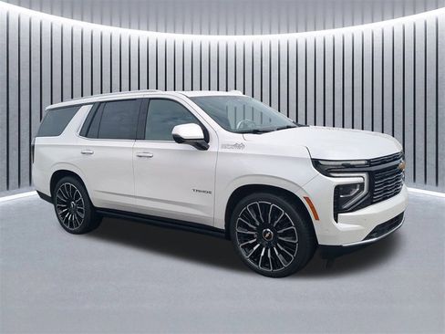 Used 2025 Chevrolet Tahoe High Country image 3