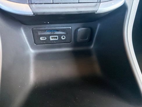 Used 2024 GMC Terrain SLT AWD/4WD image 32