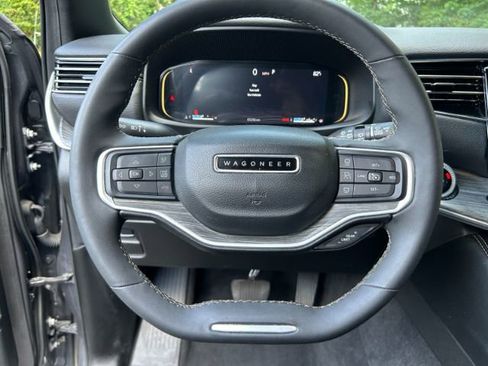 Used 2024 Jeep Wagoneer L Series II image 11