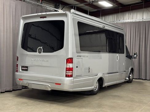 Used 2018 Mercedes-Benz Sprinter 3500 image 5