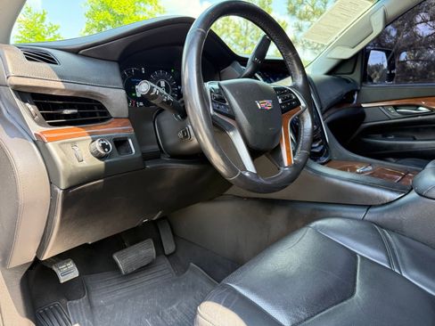 Used 2019 Cadillac Escalade 2WD image 22