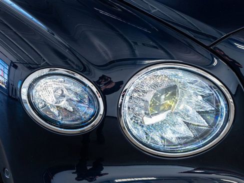 Used 2020 Bentley Flying Spur W12 image 19