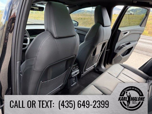 Used 2024 Audi Q4 e-tron Premium w/ Convenience Package AWD/4WD image 27