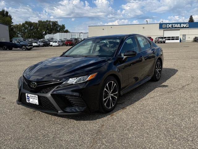 Used 2019 Toyota Camry SE FWD image 1
