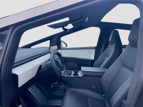 Used 2024 Tesla Cybertruck AWD Crew Cab image 10