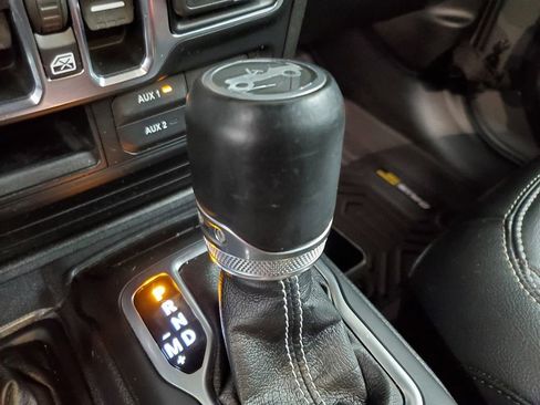 Used 2019 Jeep Wrangler Unlimited Sahara w/ Quick Order Package 24M Moab image 16