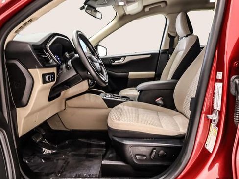 Used 2020 Ford Escape SE image 13