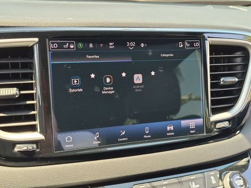 Used 2025 Chrysler Pacifica Select FWD image 17