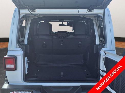 Used 2022 Jeep Wrangler Unlimited Sahara AWD/4WD image 13