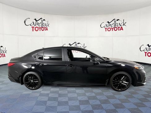 Used 2025 Toyota Camry SE w/ Convenience Package image 9