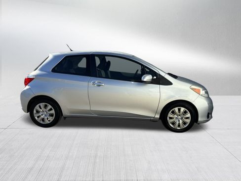 Used 2014 Toyota Yaris L image 5