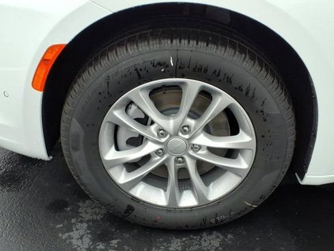 New 2027 Chrysler Pacifica Select AWD/4WD image 23