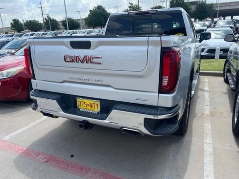 Used 2021 GMC Sierra 1500 SLT AWD/4WD image 3