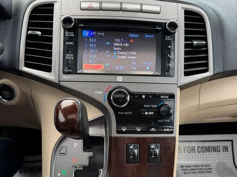 Used 2013 Toyota Venza XLE w/ XLE Premium Pkg AWD/4WD image 17