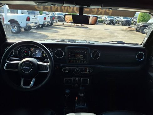 Used 2022 Jeep Wrangler Unlimited Sahara w/ Cold Weather Group AWD/4WD image 12