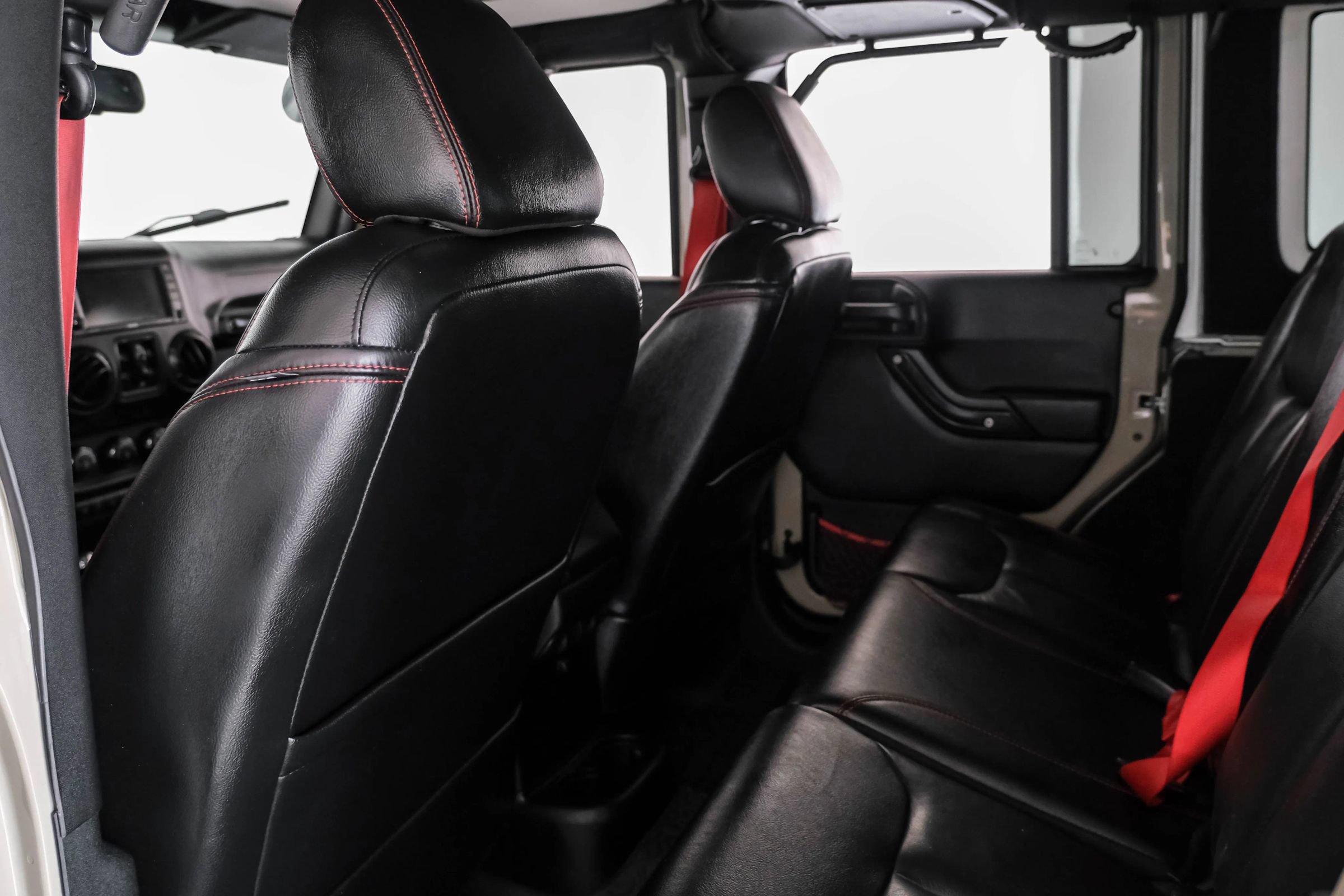 Used 2017 Jeep Wrangler Unlimited Rubicon AWD/4WD image 32