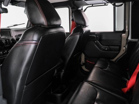 Used 2017 Jeep Wrangler Unlimited Rubicon AWD/4WD image 32