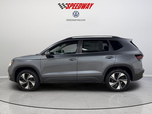 New 2025 Volkswagen Taos SE image 4