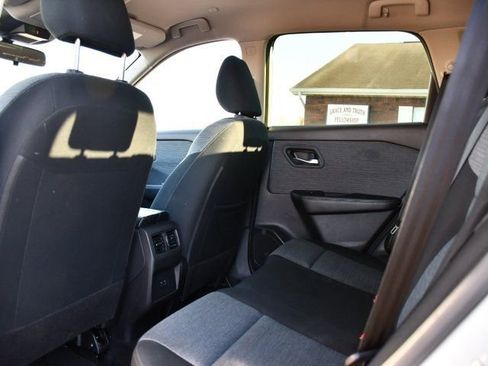 Used 2023 Nissan Rogue SV image 15