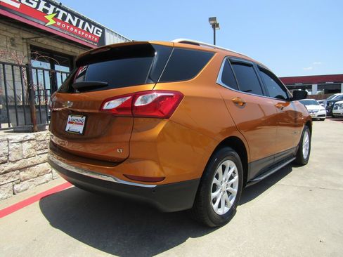 Used 2018 Chevrolet Equinox LT w/ Sun & Infotainment Package FWD image 4