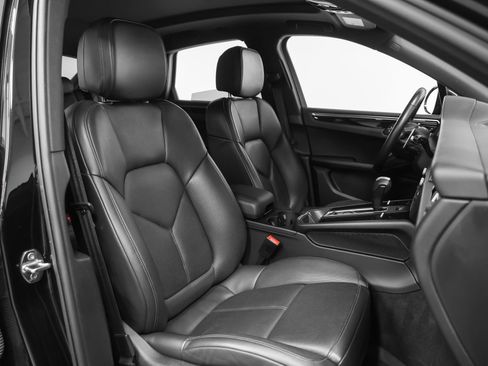 Certified 2022 Porsche Macan AWD/4WD image 21