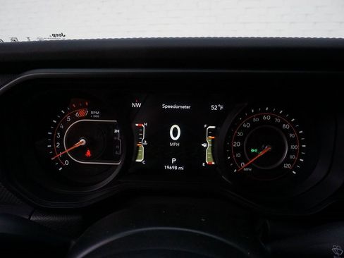 Used 2025 Jeep Wrangler Unlimited Rubicon image 24