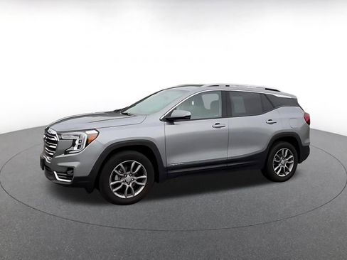 Used 2024 GMC Terrain SLT image 8