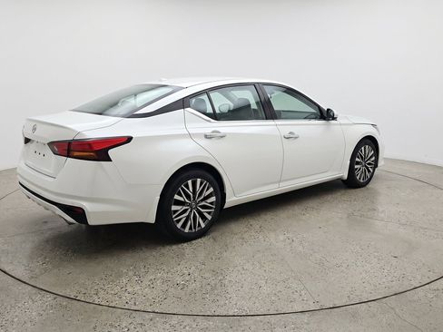 Used 2025 Nissan Altima 2.5 SV FWD image 9