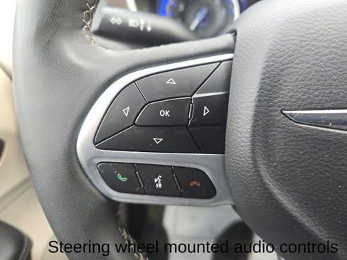 Used 2023 Chrysler Voyager LX image 13