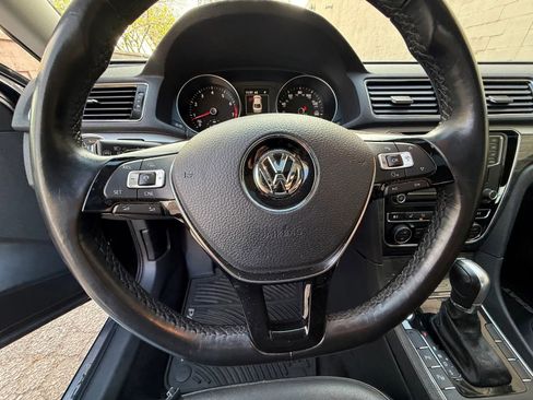 Used 2018 Volkswagen Passat 3.6 SEL Premium image 19