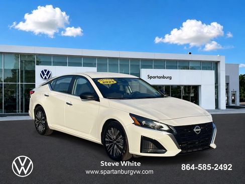 Used 2025 Nissan Altima 2.5 SV FWD image 1