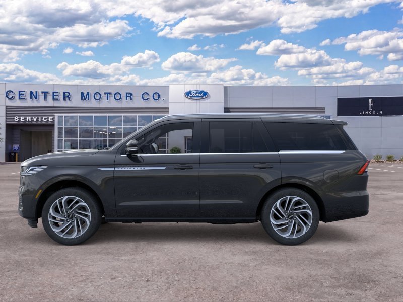 New 2025 Lincoln Navigator Reserve AWD/4WD image 3