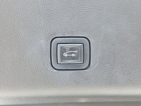Used 2022 Chevrolet Traverse Premier image 9