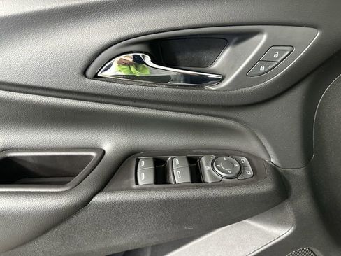 Used 2018 Chevrolet Equinox LT FWD image 24