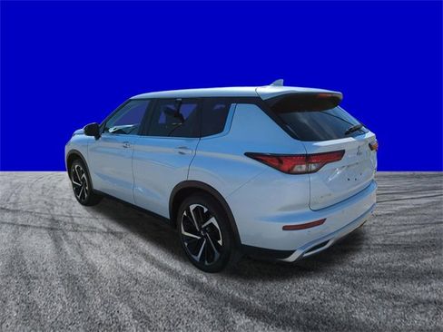 Used 2022 Mitsubishi Outlander SE image 6