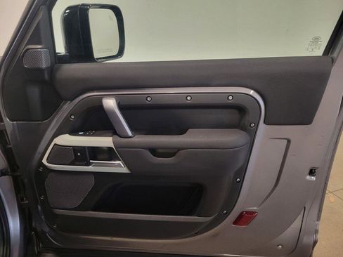Used 2022 Land Rover Defender 90 X-Dynamic SE image 24