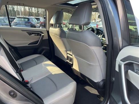 Used 2023 Toyota RAV4 XLE Premium image 18