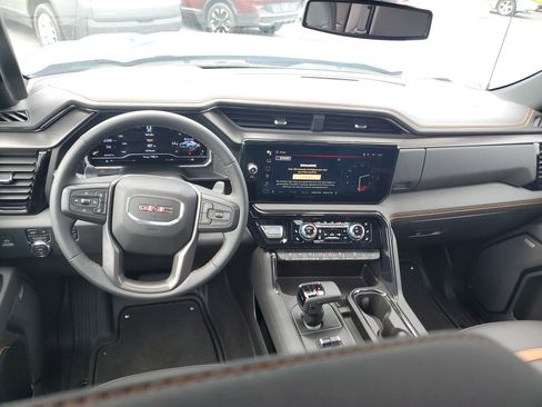 Used 2024 GMC Sierra 1500 AT4 w/ AT4 Premium Package AWD/4WD image 8