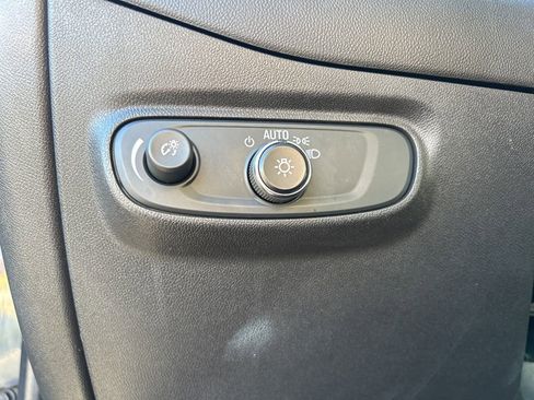 Used 2020 Chevrolet Equinox LS image 20