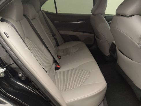 Used 2018 Toyota Camry SE image 19