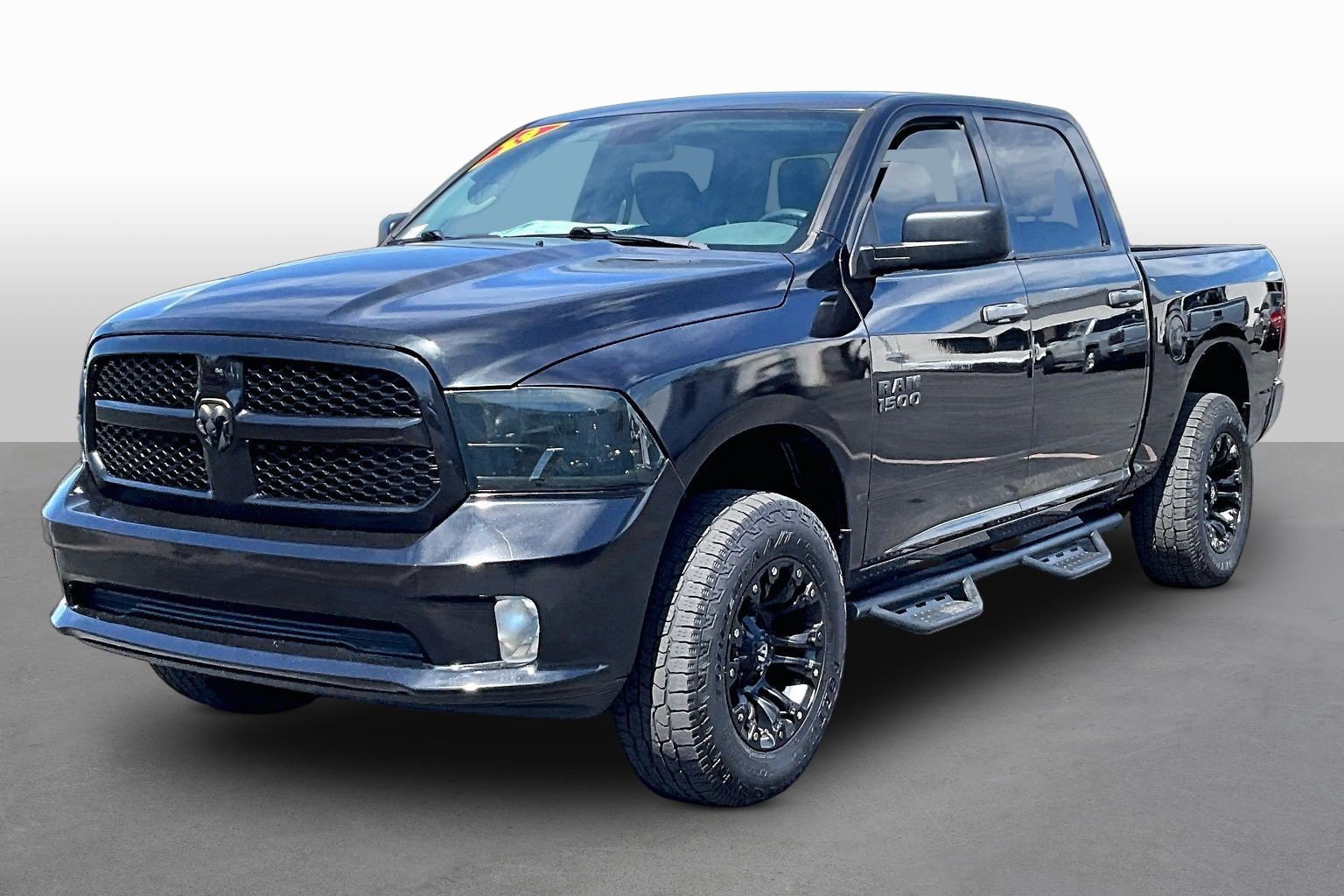 Used 2019 RAM 1500 Express w/ Express Value Package AWD/4WD image 1