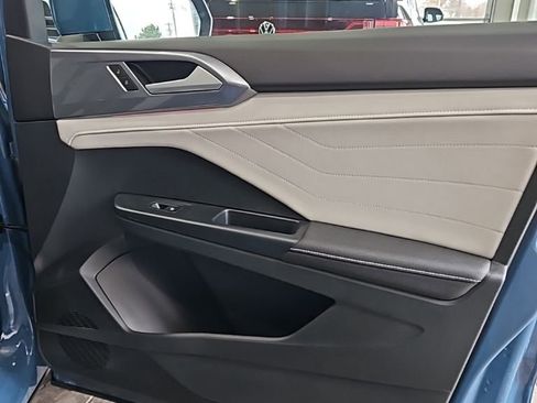 New 2026 Volkswagen Taos SEL AWD/4WD image 11