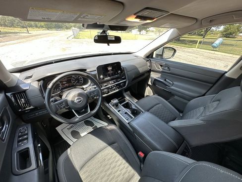 Used 2024 Nissan Pathfinder SV image 15