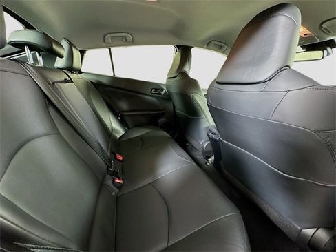 Used 2022 Toyota Prius XLE image 28