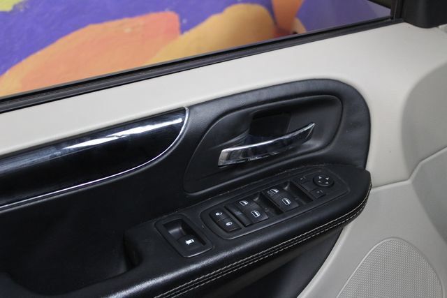 Used 2019 Dodge Grand Caravan SXT FWD image 17
