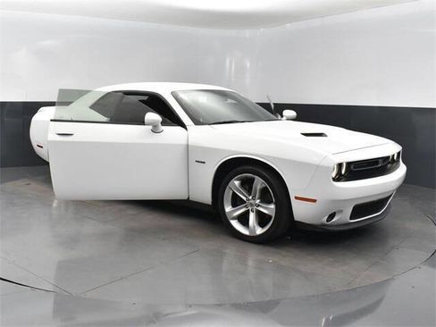 Used 2018 Dodge Challenger R/T image 23
