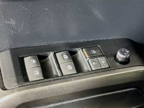 Used 2018 Toyota Tacoma TRD Off-Road image 17