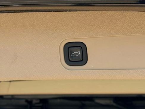 Used 2012 Cadillac Escalade Luxury image 26