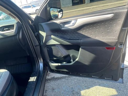 Used 2020 Ford Escape SE image 30