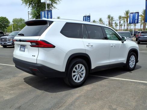 Used 2024 Toyota Grand Highlander XLE FWD image 4